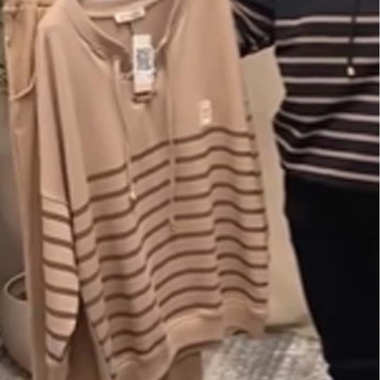 Set top casual a righe e pantaloni alla caviglia