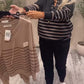 Set top casual a righe e pantaloni alla caviglia